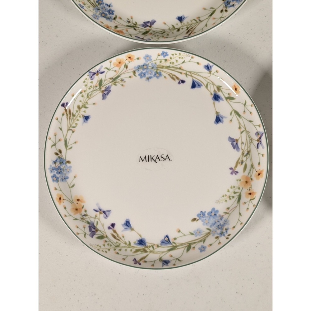 New Mikasa Quinn Salad Plates 9" Set of 4 Bone China White Garden Flowers New - Picture 4 of 9